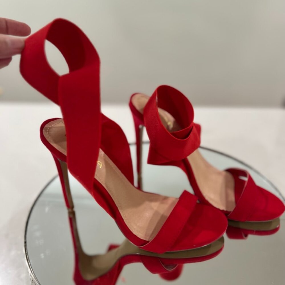 Liliana Elastic Criss Cross Heels sz. 9